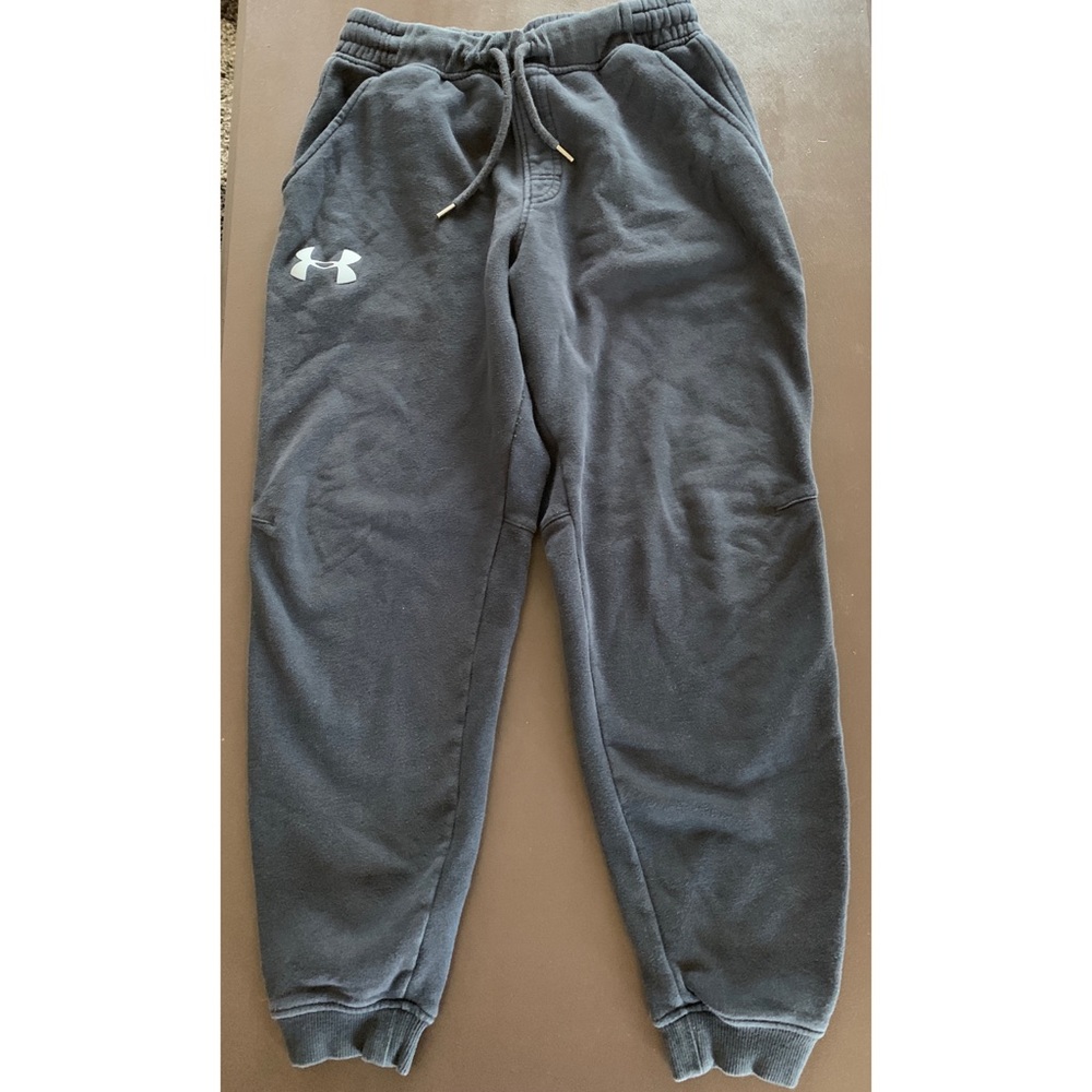 Black Underarmour joggers